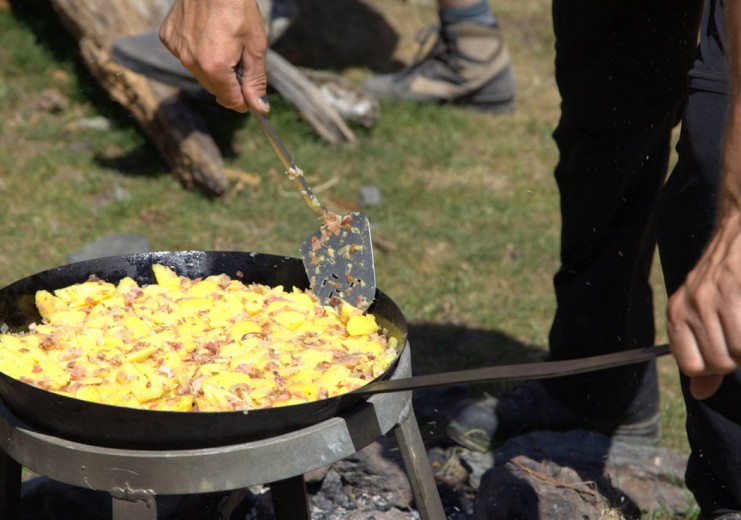 Degustazione di Frigga all'escursione settimanale della casa di Wanderniki