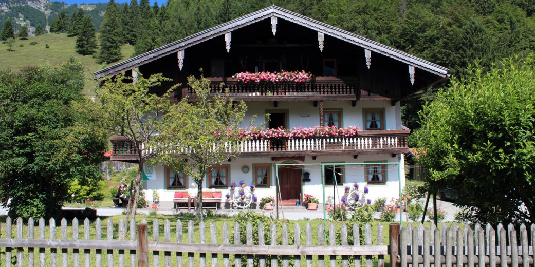 Der Hof im Sommer