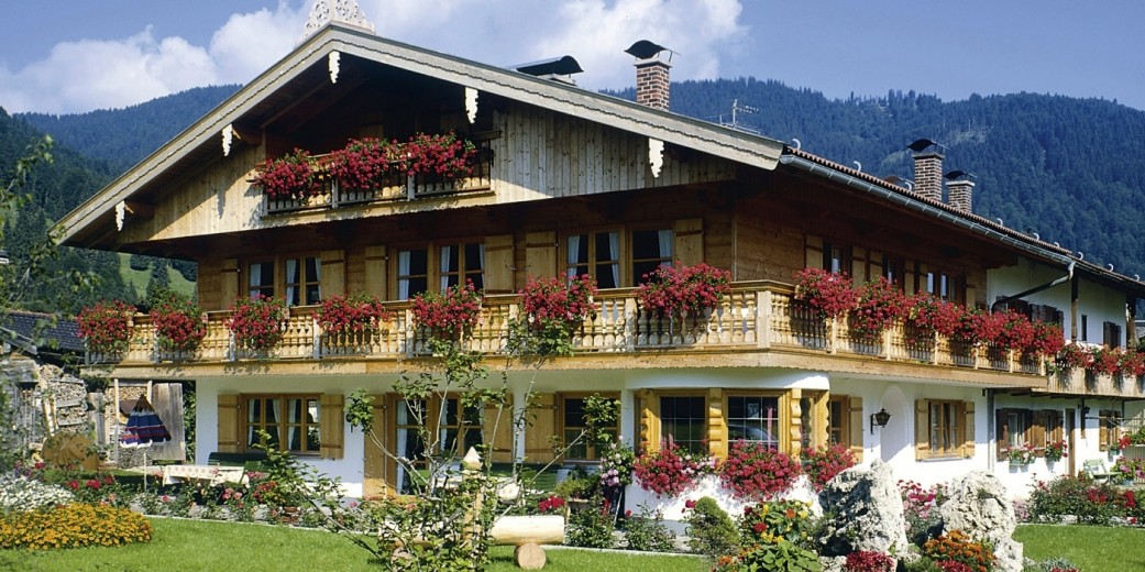 Haus Becher im Sommer