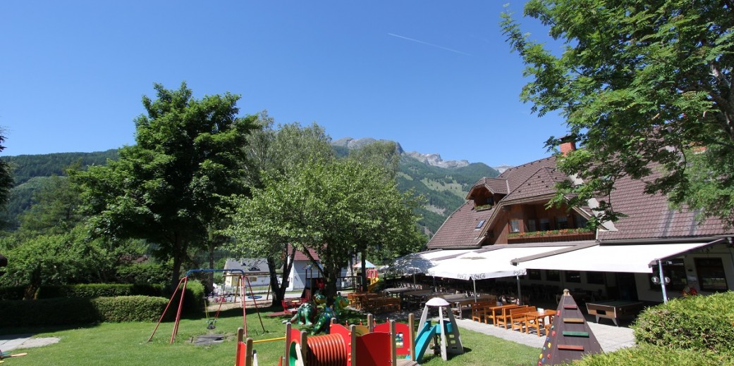 Hotel, Restaurant, Pizzeria und Spielplatz