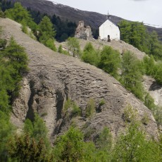 Le rovine del castello Obermatsch con la cappella consacrata a San Martino