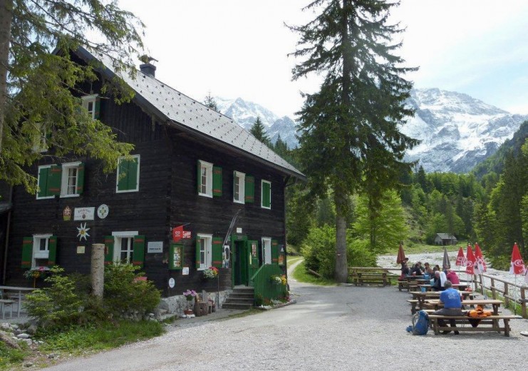 La Almtalerhaus, punto di partenza per numerose escursioni e tour in montagna